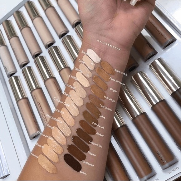 Jouer Concealer - Picture 1 of 2